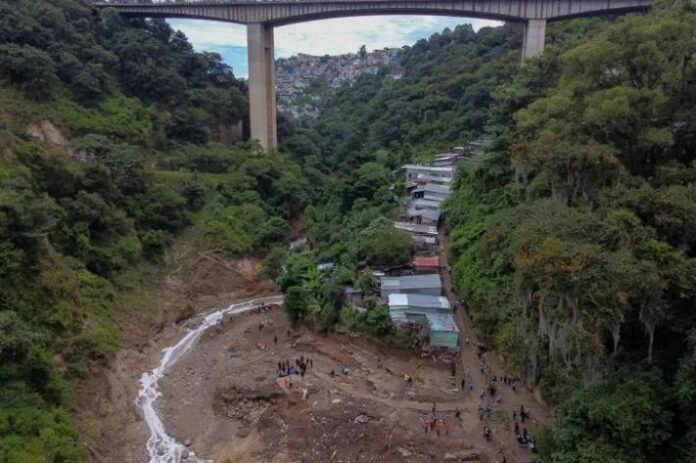 Guatemala: Crue soudaine d'une rivière dans la capitale fait au moins six morts, 13 disparus