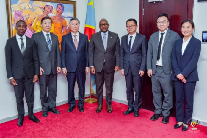 Kinshasa: le Vice-Président du Conseil Économique et Social de Chine rencontre le Premier Ministre de la RDC