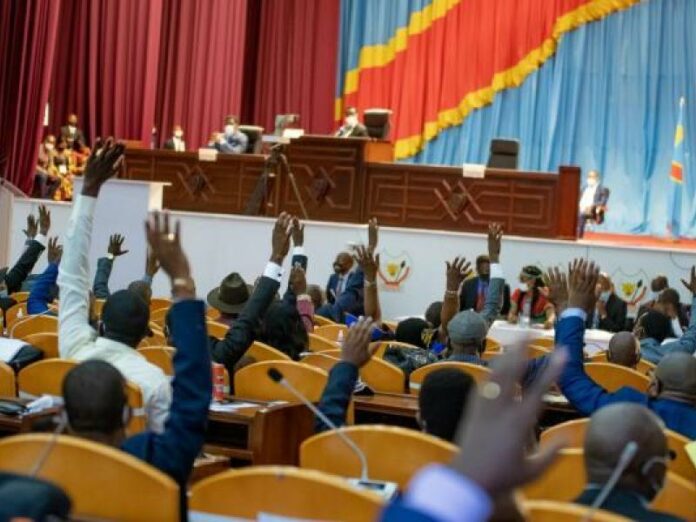 RDC: Adoption d'un projet de loi de reddition des comptes creusant un déficit de 2 480 439 605 328 FC