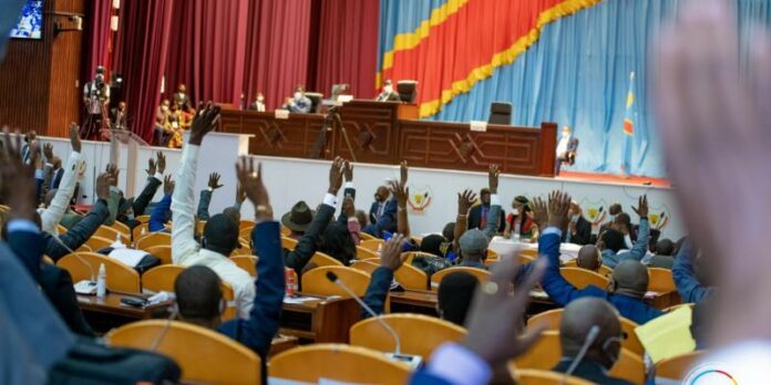 Kinshasa: Les députés adoptent la loi sur l'organisation et le fonctionnement des services publics