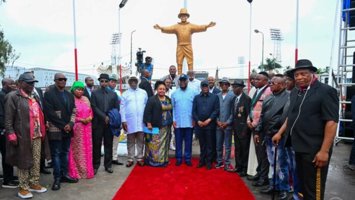 Kinshasa : Un vibrant hommage à Papa Wemba par une statue