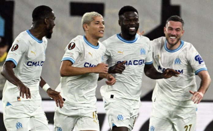 République Démocratique du Congo : L’Olympique de Marseille s'impose contre l’AEK Athènes, Mbemba et Sarr font la différence