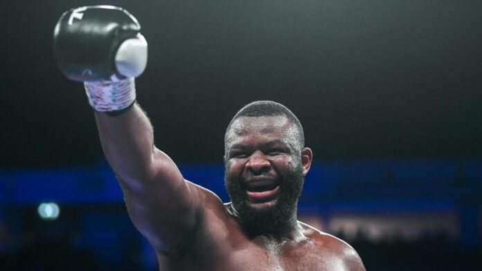 Boma: Martin Bakole s'empare du trône mondial de la boxe dans la catégorie poids lourds