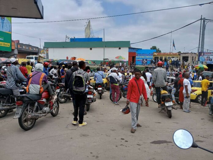 Kinshasa paralysée : Les taximen-moto en grève s'opposent aux abus policiers