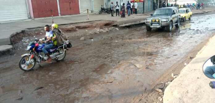 Chaos Hormis sur l'Avenue de la Libération à Kinshasa : L'urgence de la réhabilitation