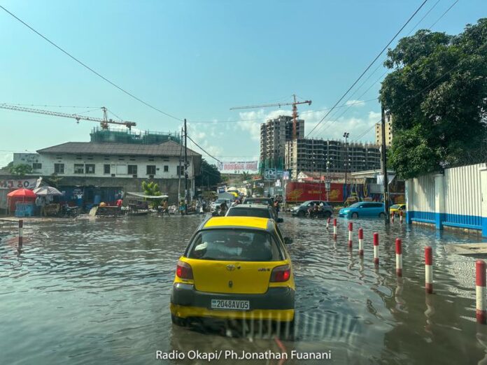 Kinshasa paralysée : Quand la pluie transforme la capitale en piège aquatique