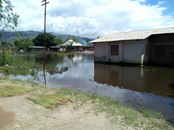 Quand les vagues du Tanganyika engloutissent l'éducation